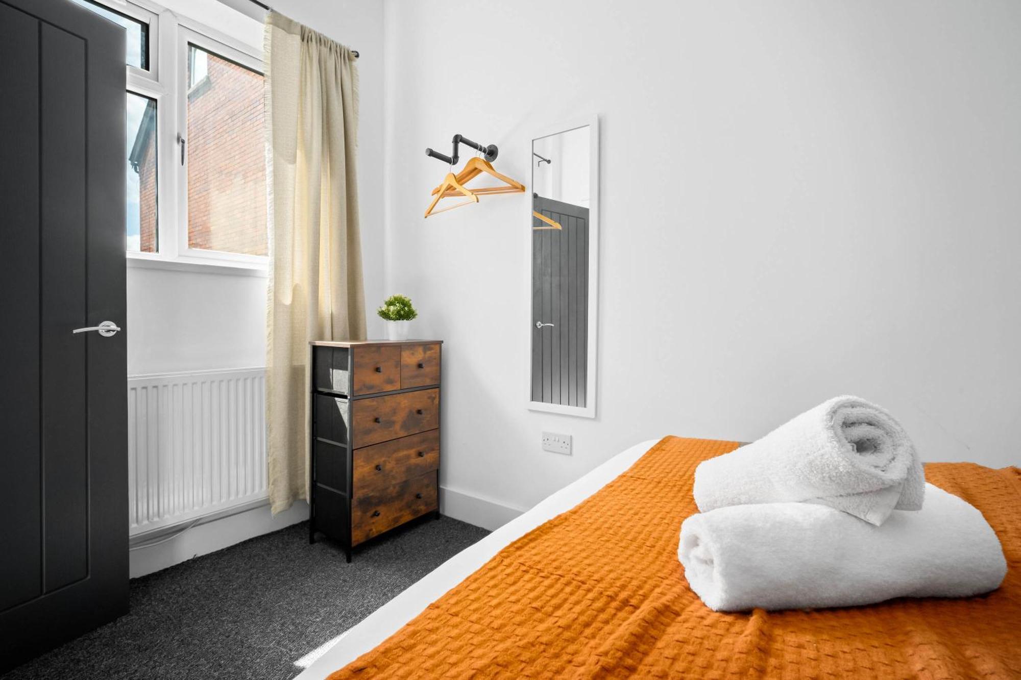 Stylish Apartment - Free Wifi & Netflix - On Street Parking - Double Bed - 49Ag Rowley Regis Exterior photo